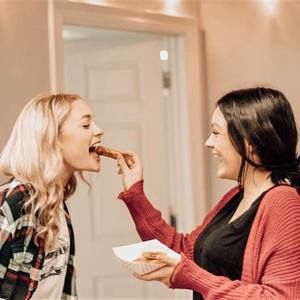 Meet your Posher, Emma